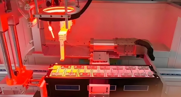 鋰電池激光焊接機(jī)對(duì)鋰電池生產(chǎn)有什么幫助？